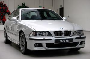 BMW M5 2001 года  (EU)